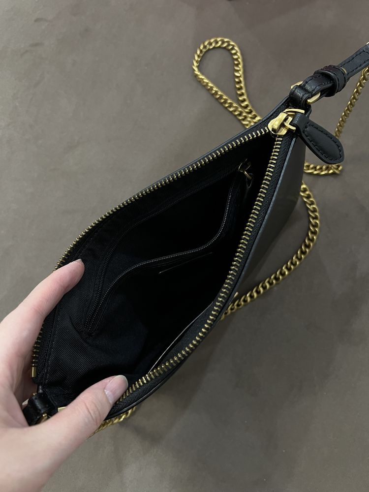 Стильная черная кожаная сумка-клатч PINKO черного цвета