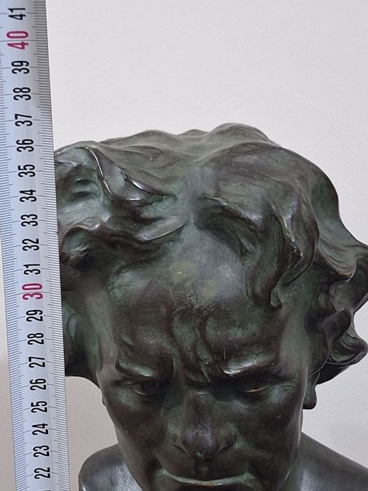 Бронзов бюст на Л.Бетховен