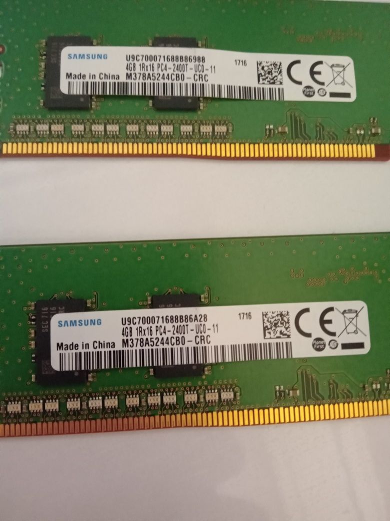 Оперативная память 2 планки Samsung M378A5244CB0-CRC по 4 гб 2400 МГц