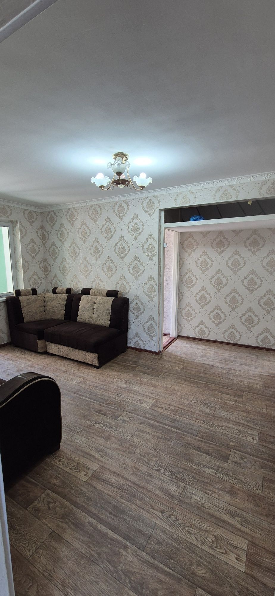 Fargona Nurxonda 2 etaj 2 xona 3 xona qilingan kv sotiladi