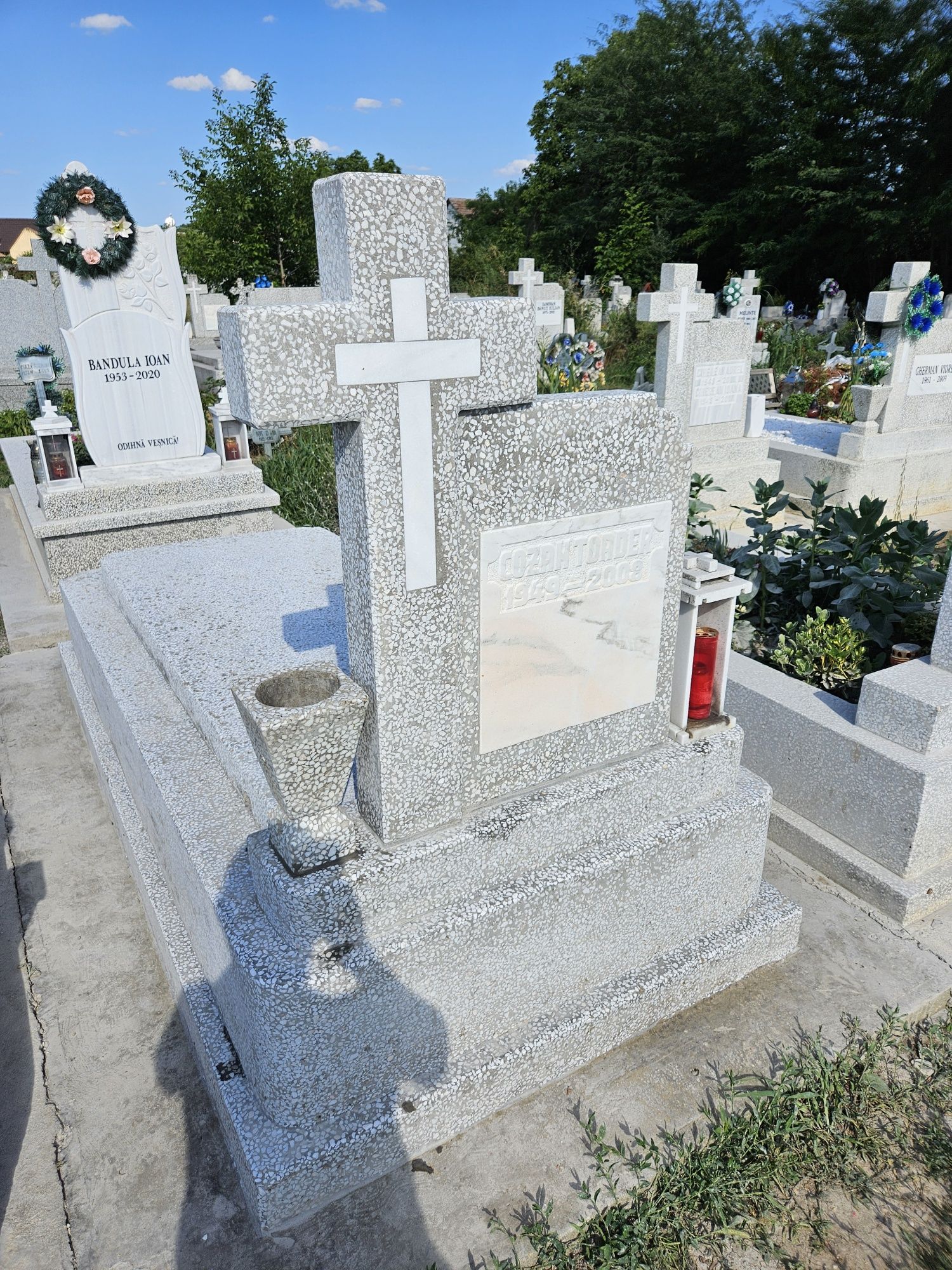Execuție monumente funerare