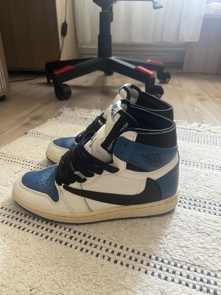 schimb sau vand jordan 1 travis scott fragments