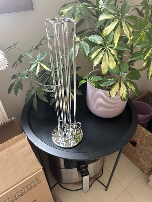 Кафемашина Nespresso с уред за топло и студена млечна пяна и стойка