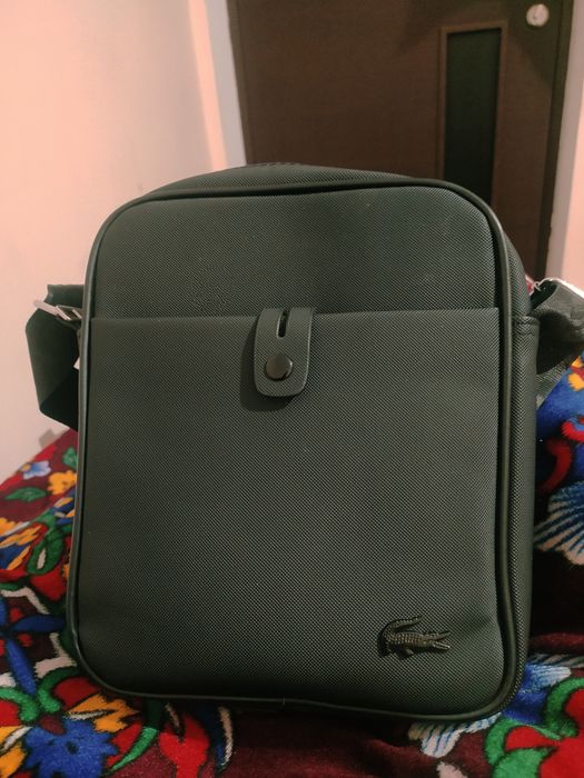Lacoste sumkasi.
