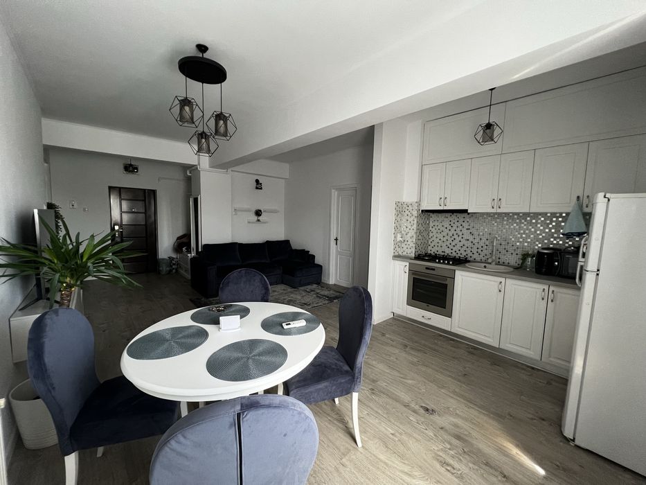 Apartament 3 camere de închiriat