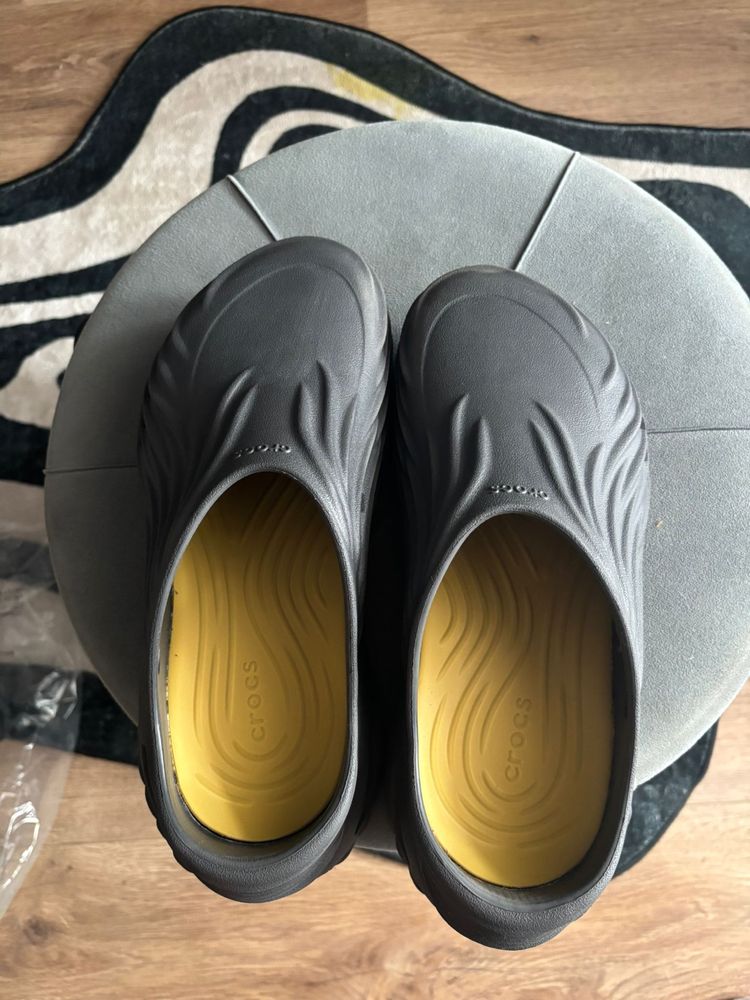 Vand Crocs negri, purtati de 2 ori!