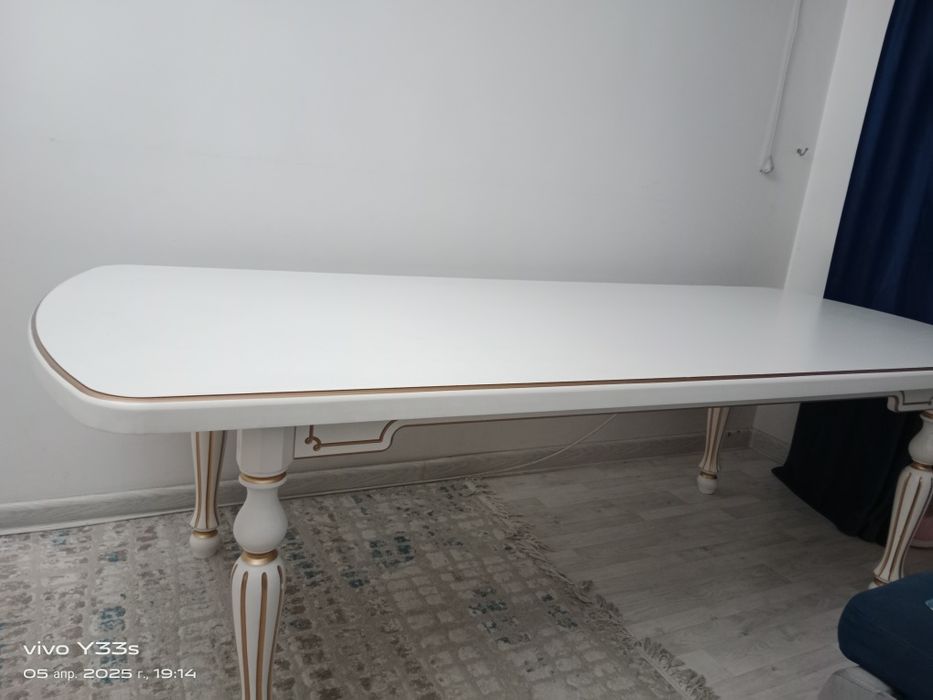 Стол  залға кухняға