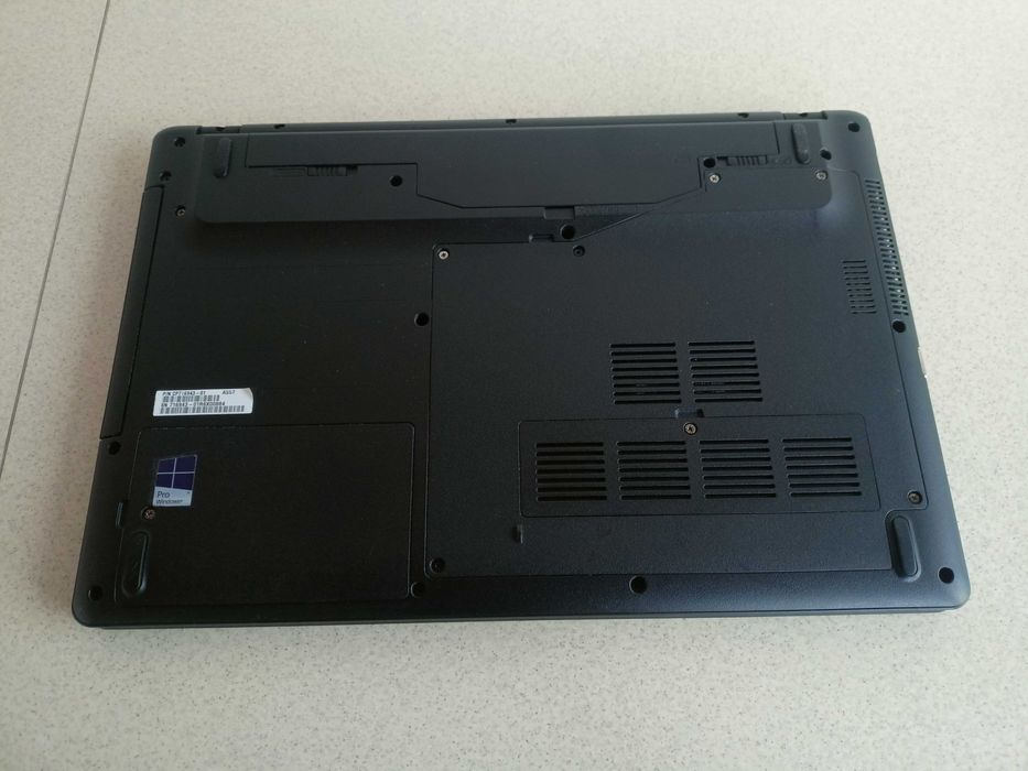 Laptop fujitsu A557 Display 15,6 FHD  I5-7200u ram 10 ddr4 SSD 256gb