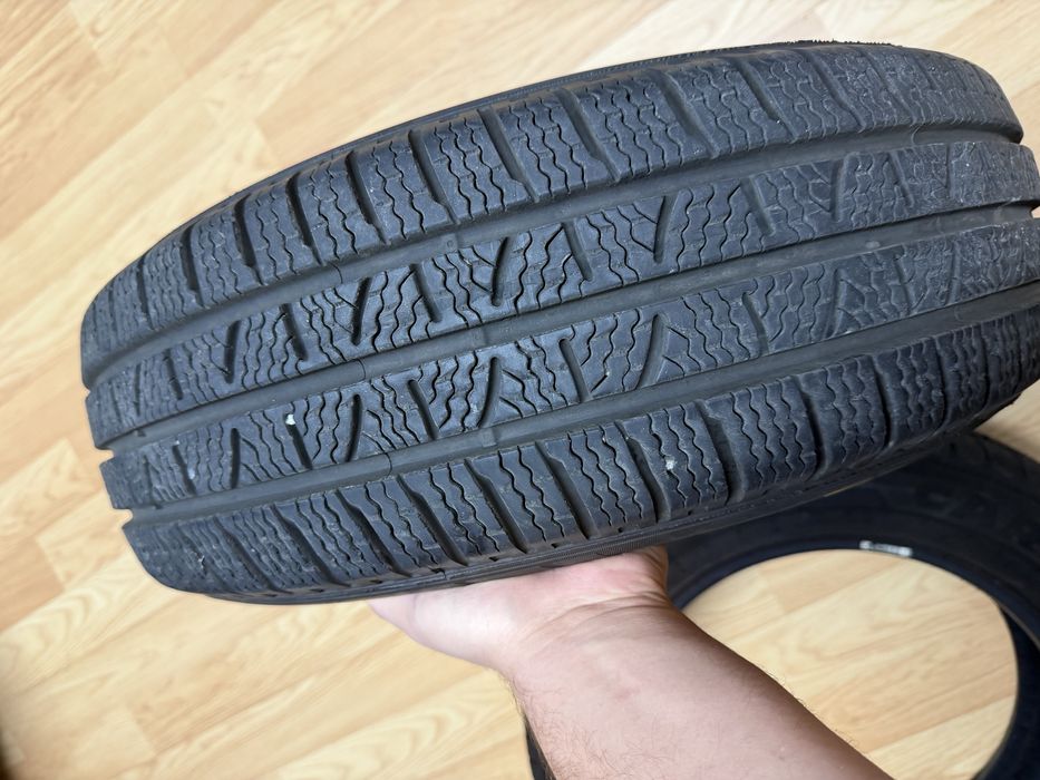Vand 2 cauciucuri Pirelli Carrier Winter 195/65 R16C  DOT 2022