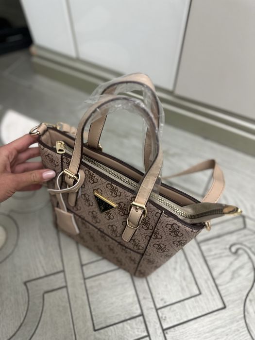 Нови малки дамски чанти Guess