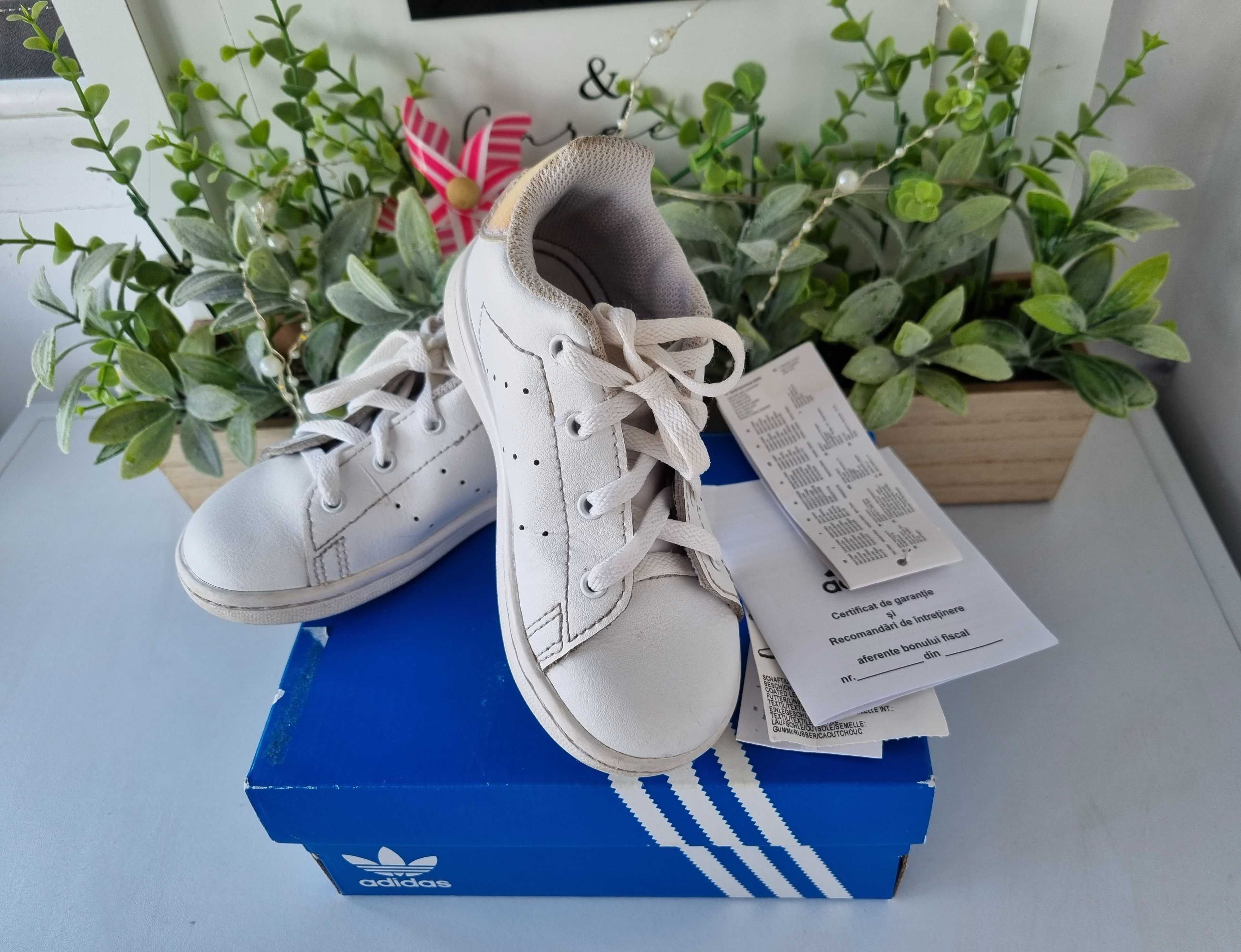 Adidasi marca Adidas, model Stan Smith, masura 24