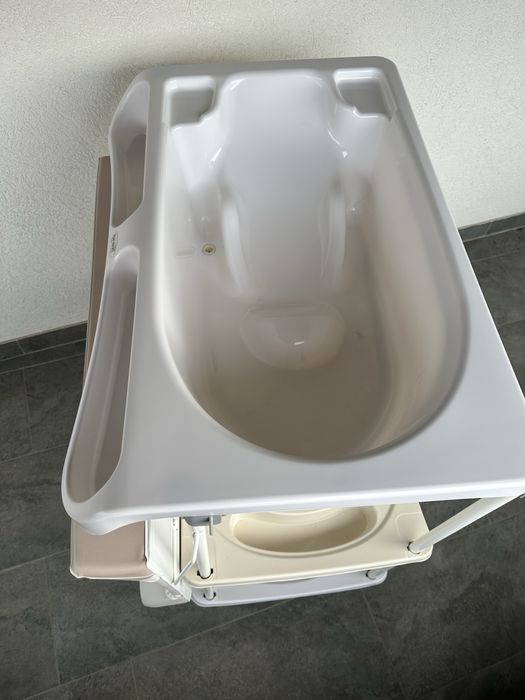 Masa de infasat si cadita bebelusi