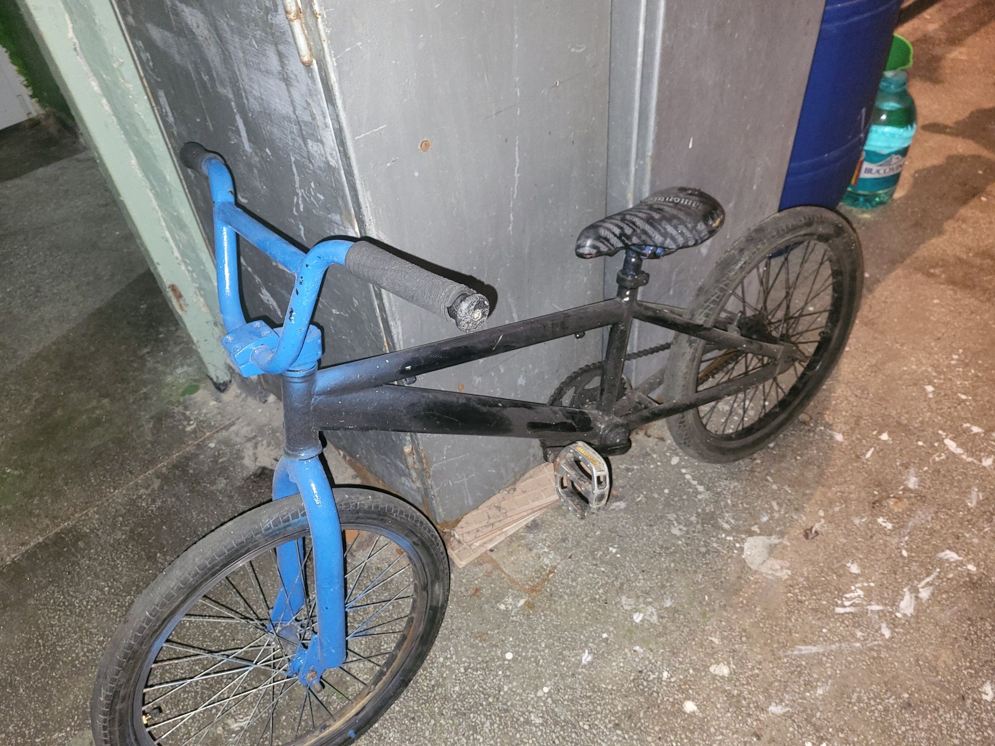 Ex.bicicleta bmx nu amai fost folosita de 1 an fără probleme