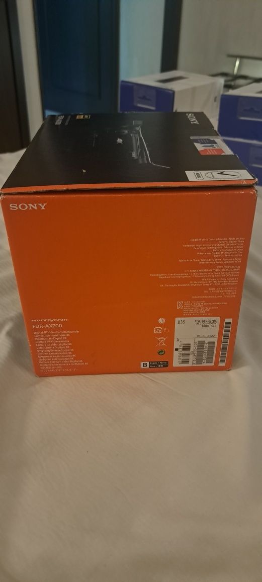 Sony FDR-AX700.  Новы