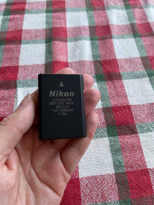 Продавам фотоапарат Nikon D3200