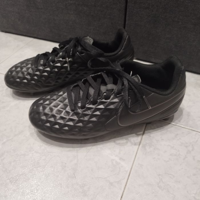 Детски футболни бутонки