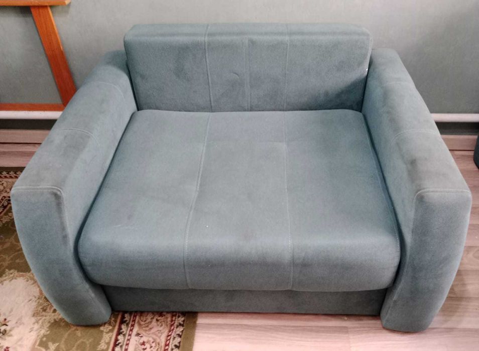 Диван в комплекте