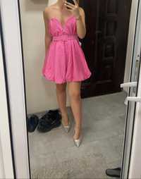 Розова бонбонена рокля