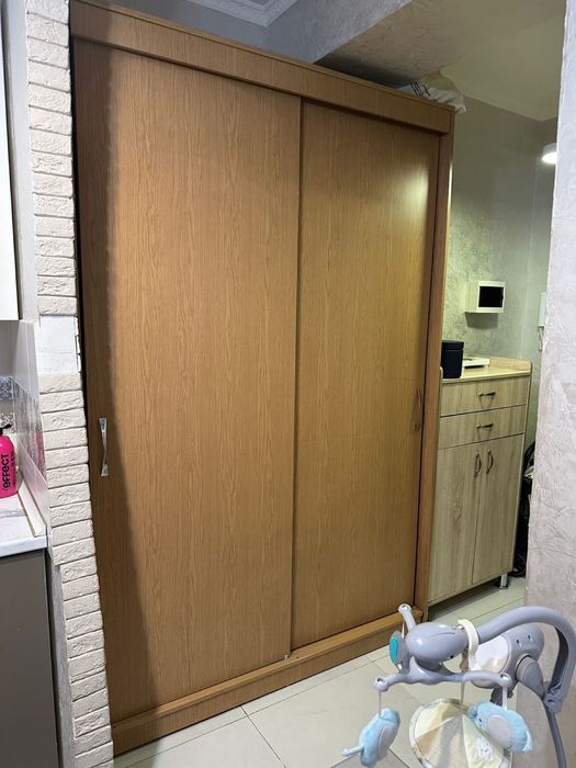 Продается шкаф для прихожей или гардероба , в отличном состоянии .