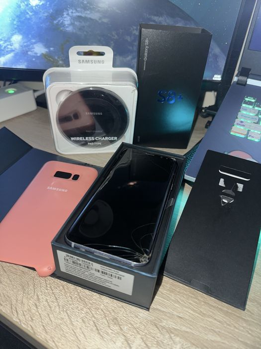 Samsung Galaxy S8+ si Wireless Charging Pad