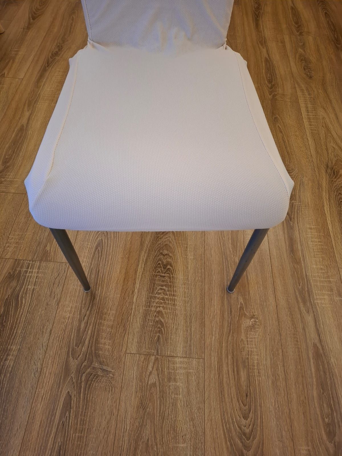 Huse scaun culoare bej,elastice 15 lei/buc
