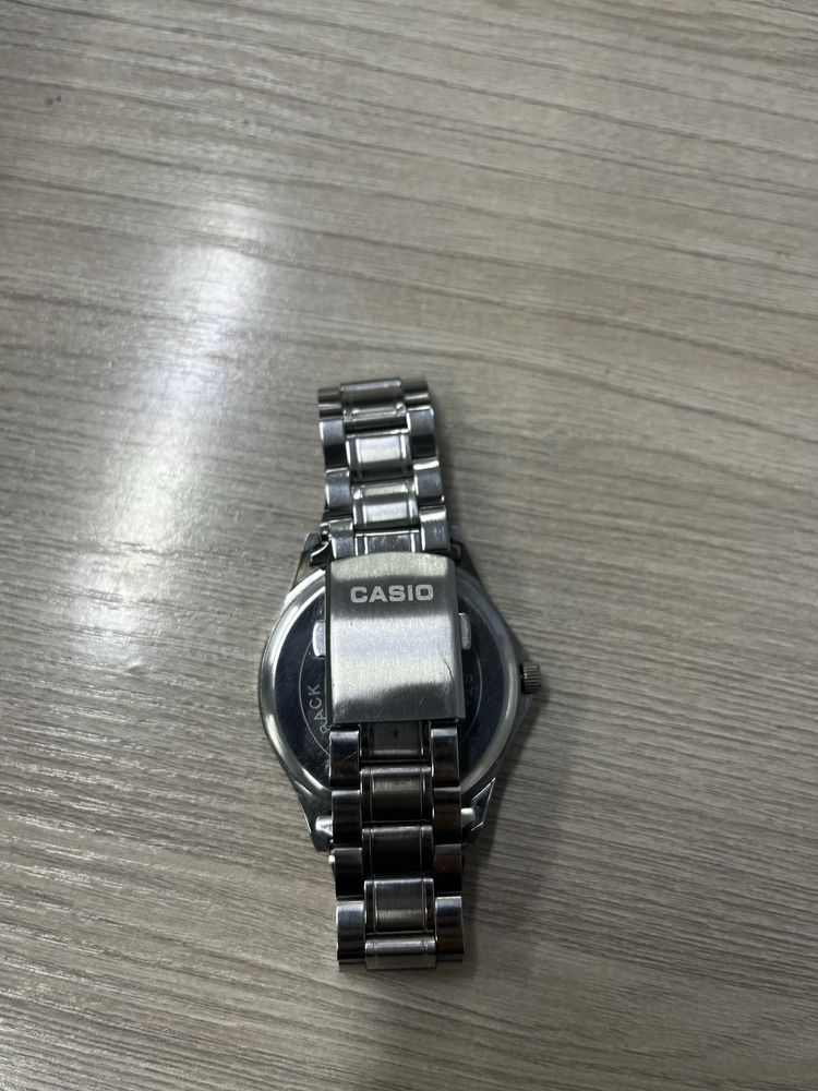 Quartz casio часы