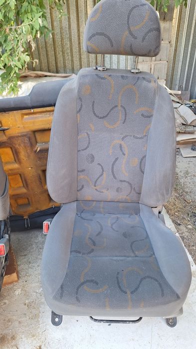 Сидения  для машины