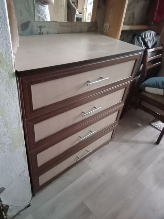 Продам шкаф комод и стол по отдельности