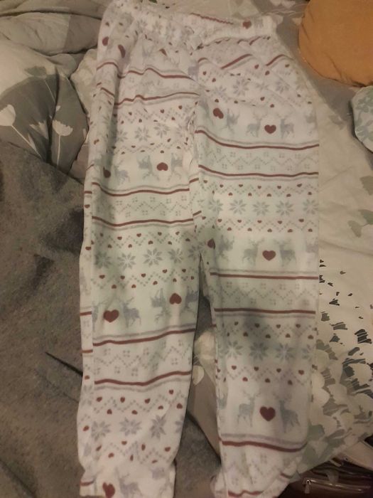 Cardigan  si pantaloni  pijama mărime M