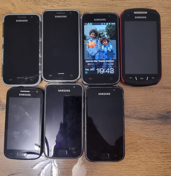 Телефон Samsung Galaxy S