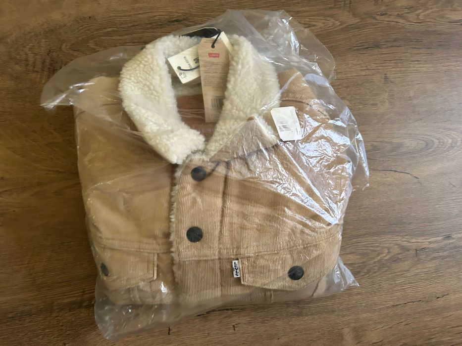 Чистo ново, оригинално яке Levi's Men's Type 3 Sherpa Trucker
