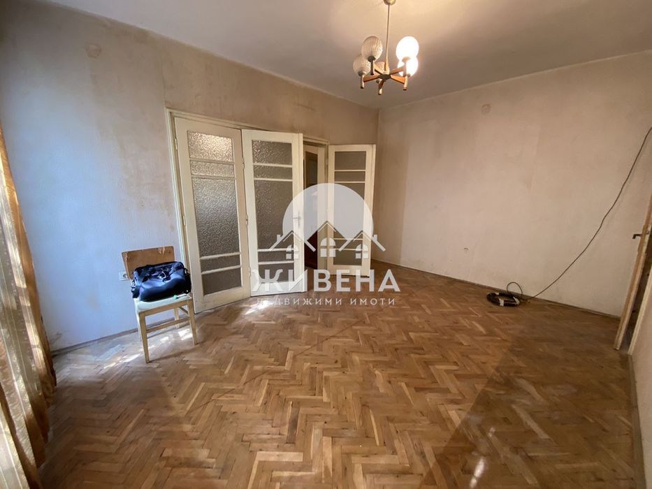 Продава се Тристаен апартамент в Варна, ВИНС - 115 кв.м за 2600 €/кв.м - Снимка #2