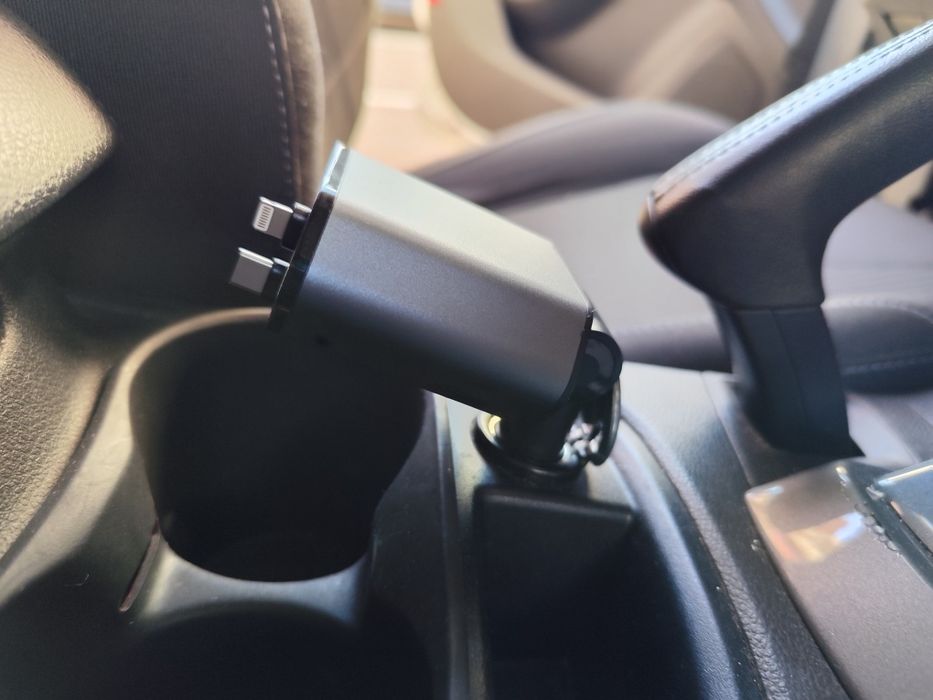 Încărcător auto pentru telefoane 4in 1, cablu retractabil, NOU