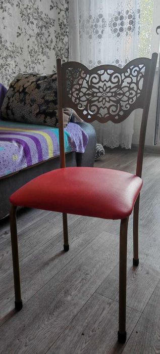 Продам 2 кухонных стула