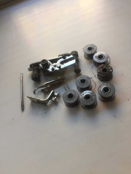 Швейная машина с оверлоком  с электрическим приводом