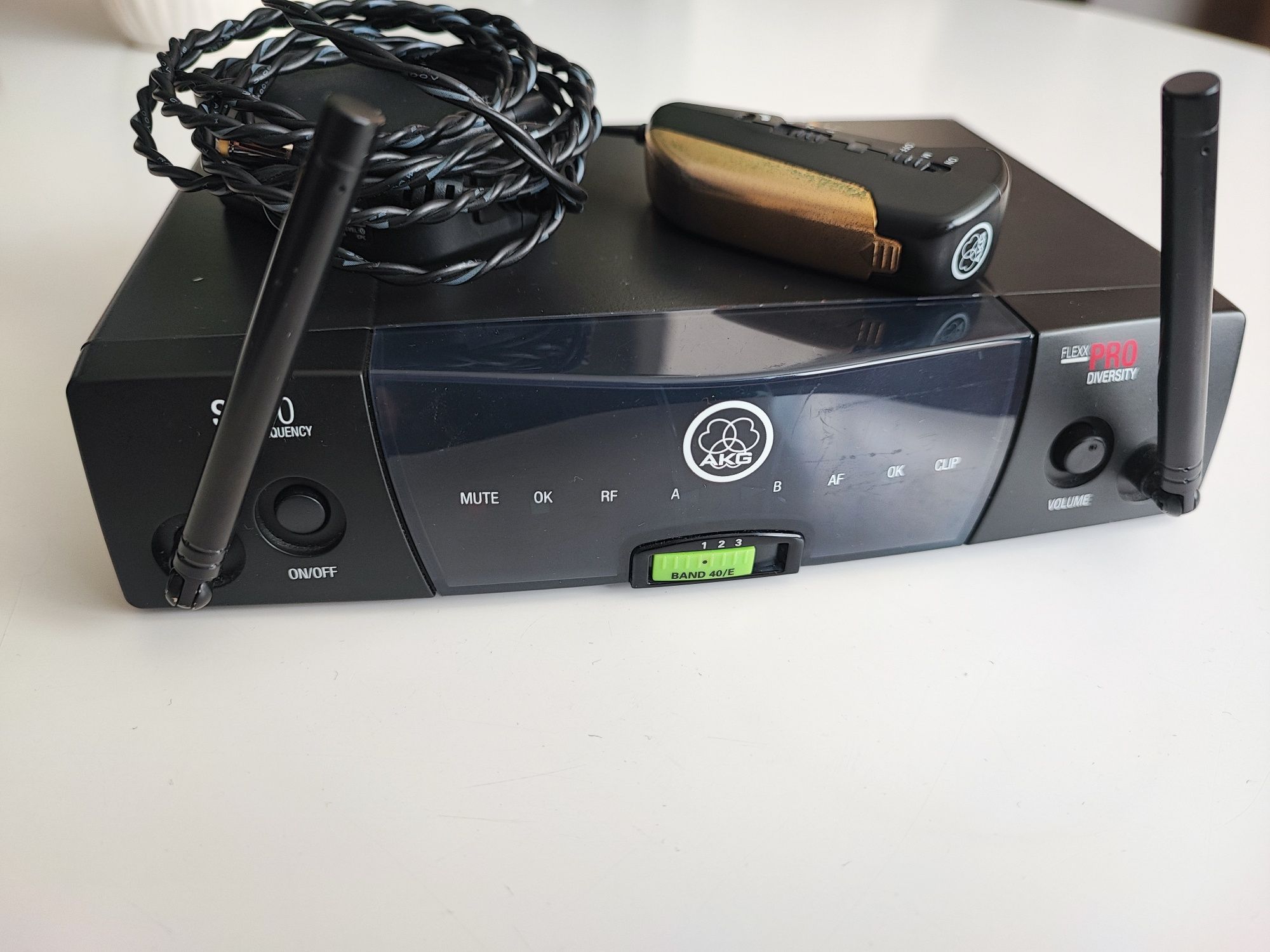 Sistem wireless AKG cu soricel