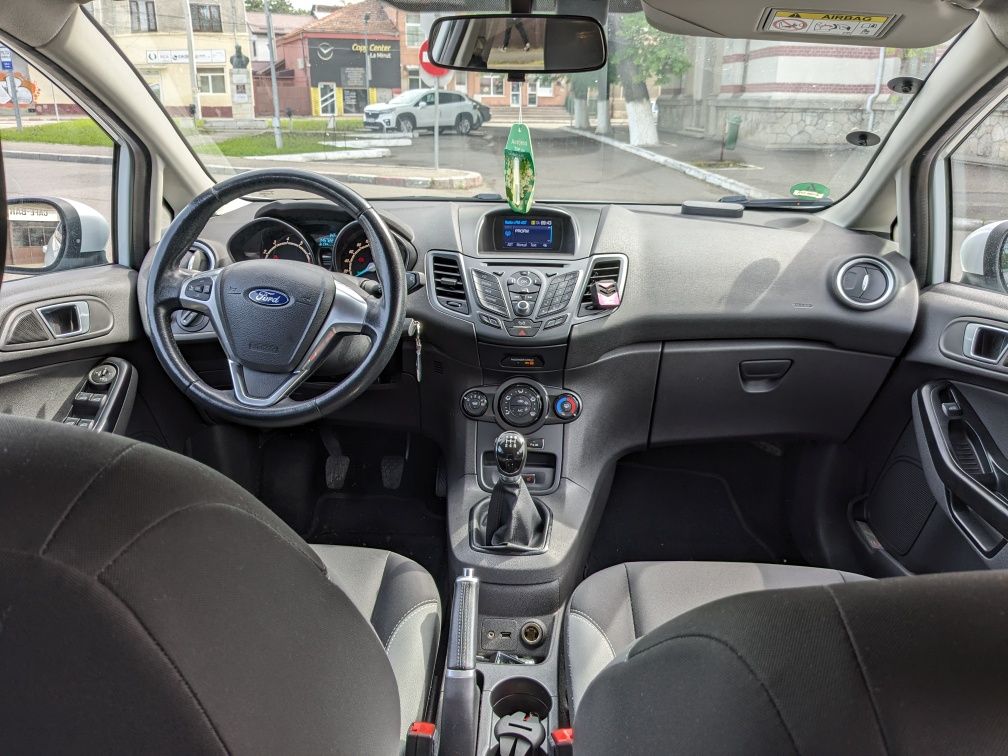 Vând Ford Fiesta 2016 1.0 Ecoboost impecabila