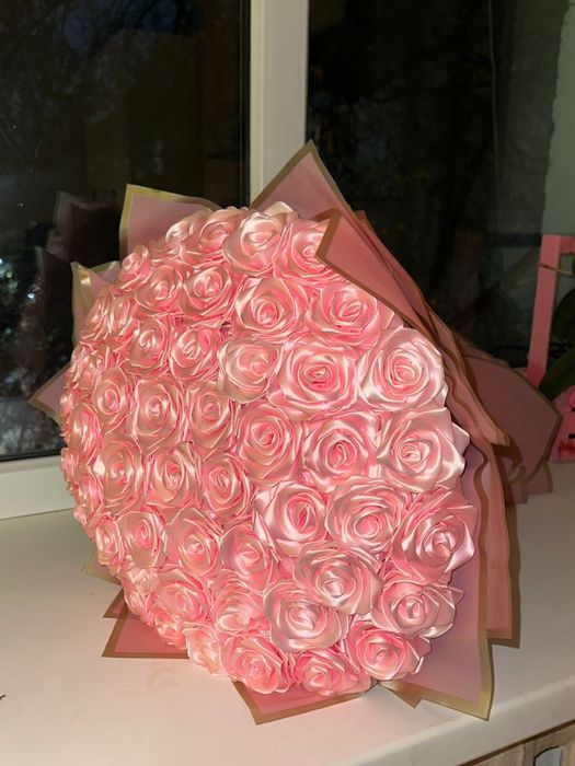 Букеты из атластных роз