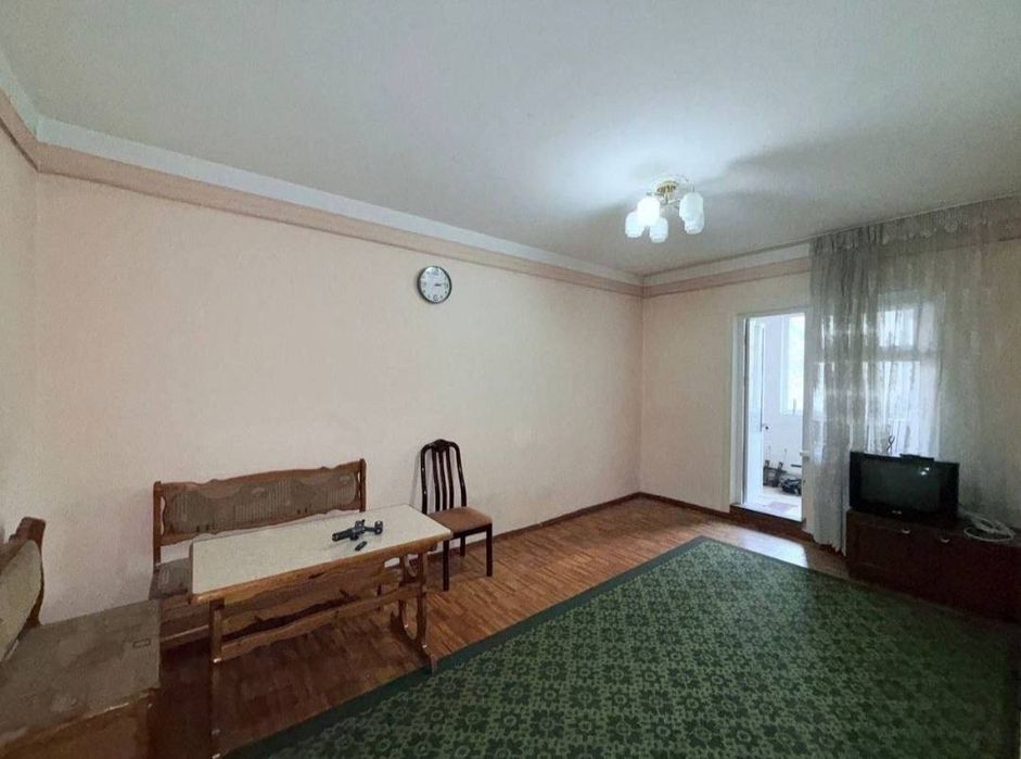 Yunusobod 17 2/2/5 sredniy remont balkon 2/3