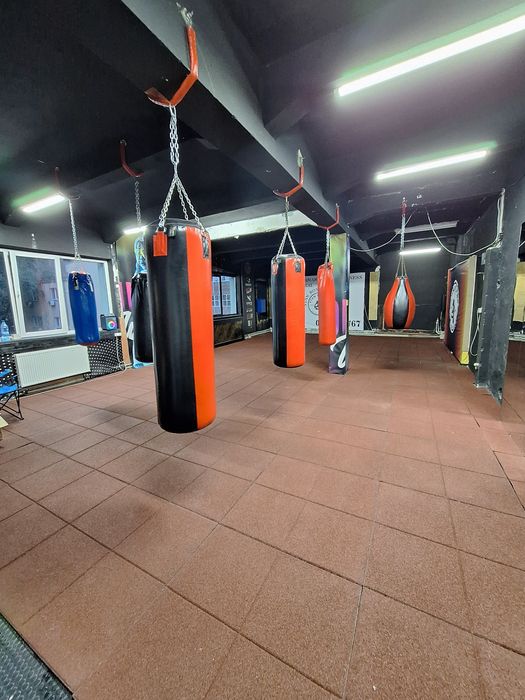 Închiriez sala pentru sporturi de lupta, Box,kick box,taicuando,dansur