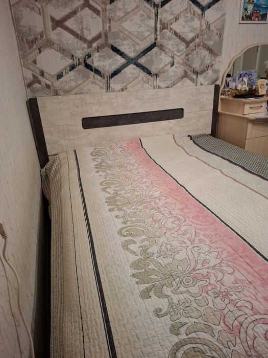 Продам двухспальную кровать