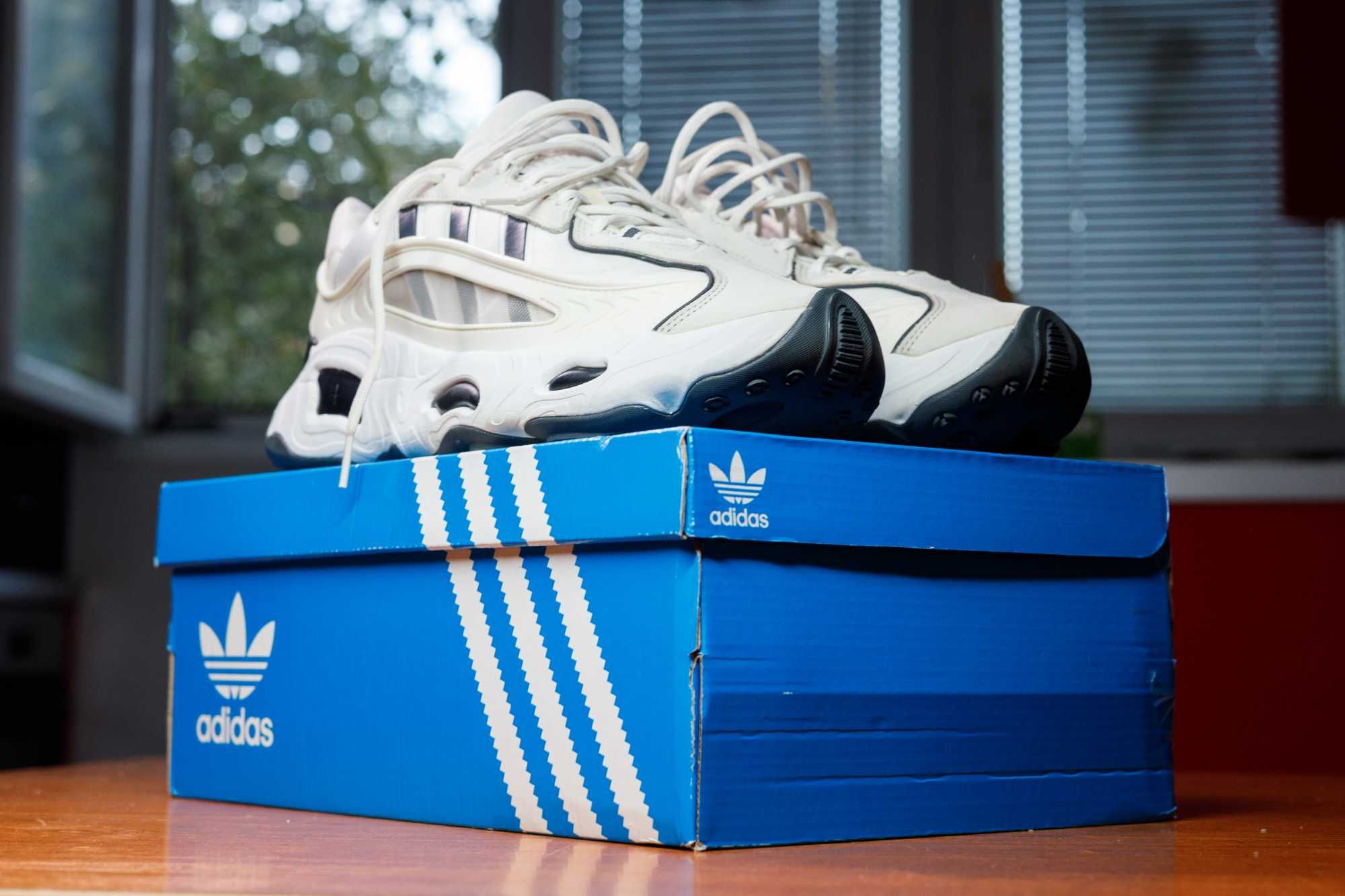 Спортни обувки Adidas OZNOVA