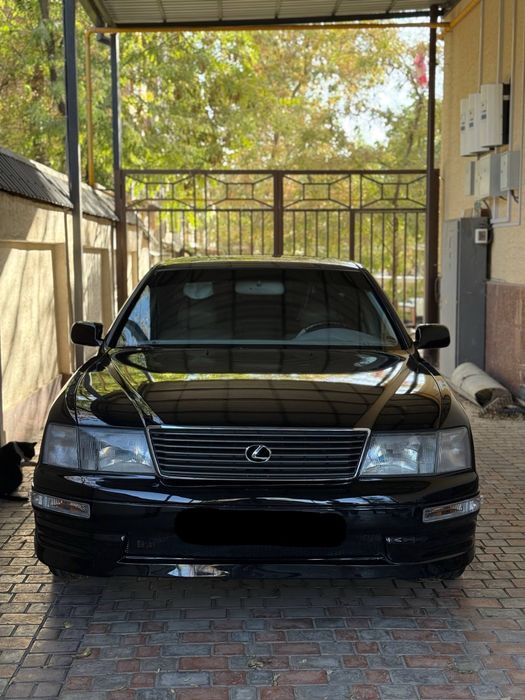 •Lexus LS 400 Бизнес-Седан•