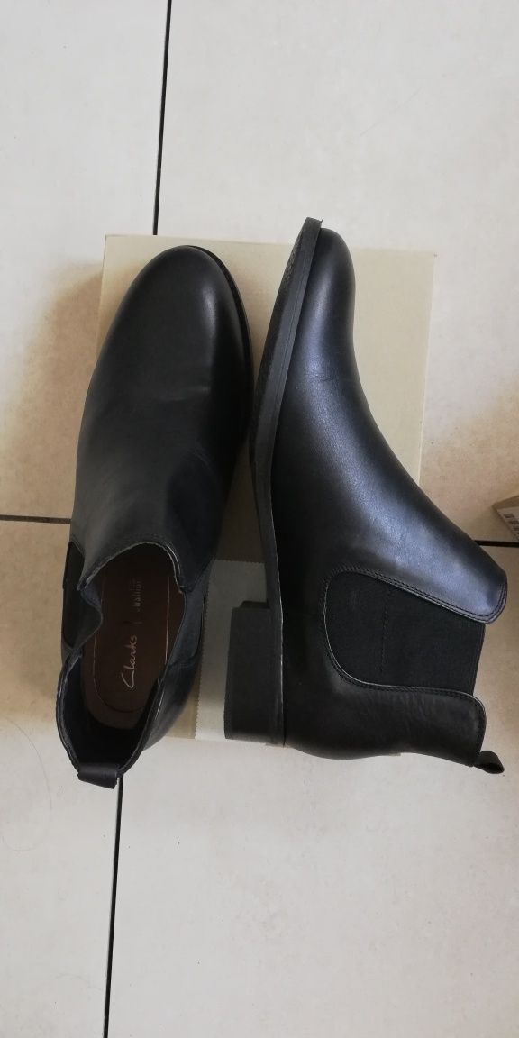 Clarks черни кожени боти