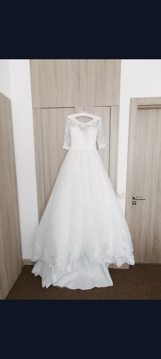 Красивое нежное свадебное платье в отличном состоянии