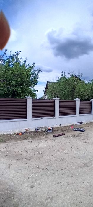 Garduri și porți din plasă metalică fabricate exact după cerințe. Aces