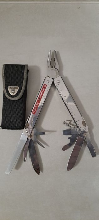 Unealtă multifuncțională Victorinox .