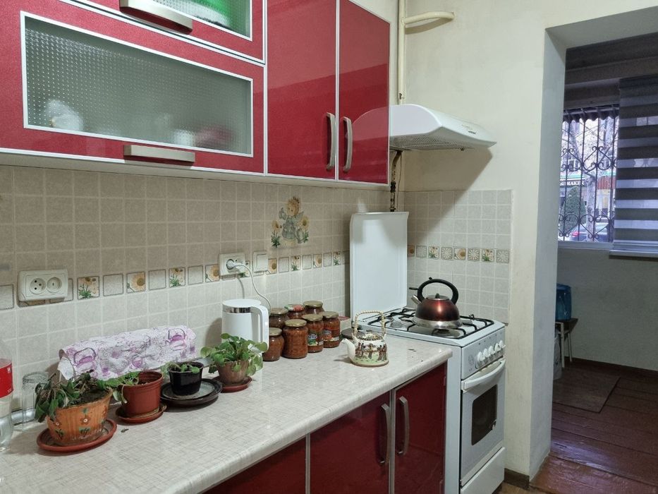 4-х комнтаная 4/1/9. М. Ойбек.