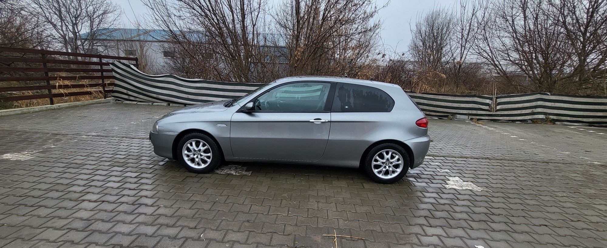 Vând Alfa Romeo 147 Facelift