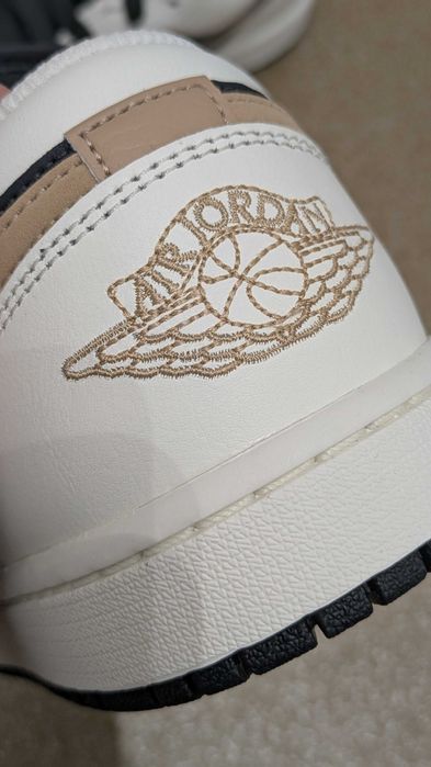 Nike Air Jordan 1 Low, mărimea 41-42, noi